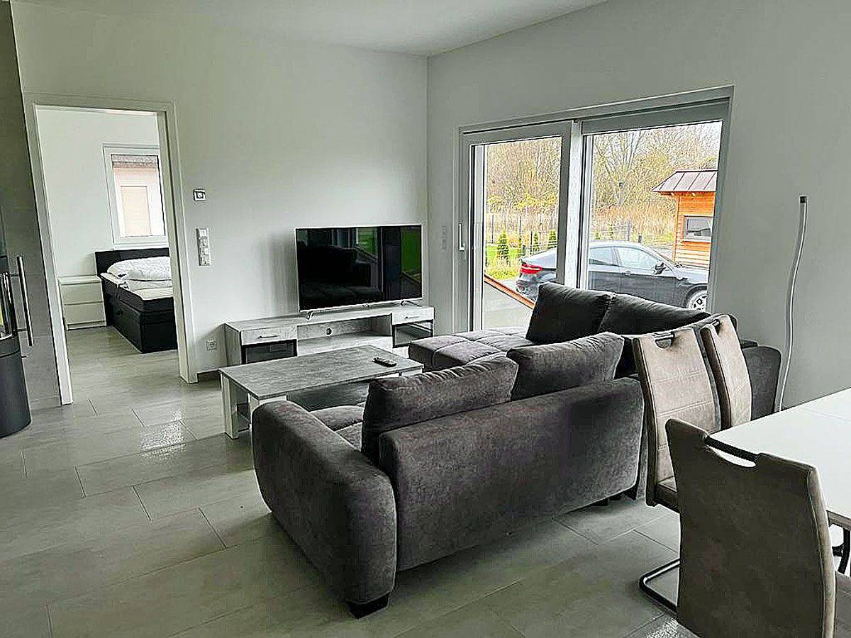 Apartamento entero, Moderne Fewo mit Kamin, ca. 1300m zum Sandstrand, 3 Schlafzimmer bis 6 Personen in Glowe, Rügen