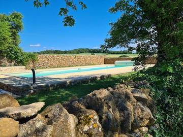Gîte pour 4 personnes, avec jardin et piscine à Alvignac
