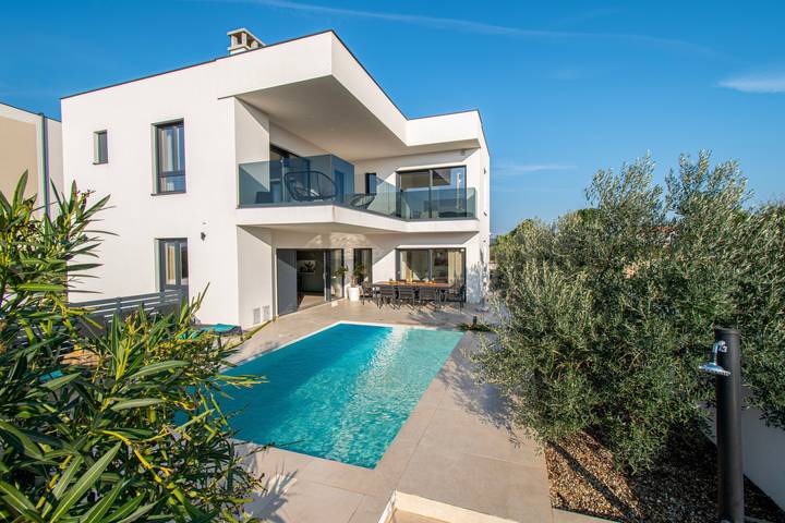 Villa für 8 Personen, mit Garten und Terrasse sowie Pool, mit Haustier in Medulin