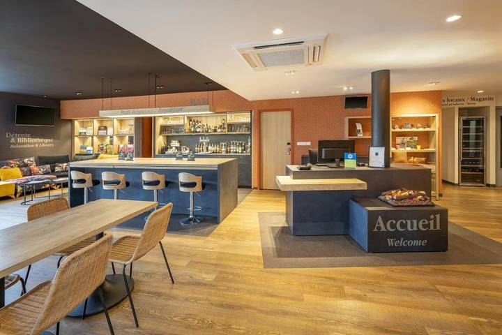 Hôtel pour 2 personnes, avec piscine et terrasse à Dole - 3