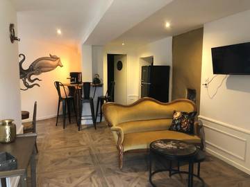 Gîte pour 4 personnes, avec jardin ainsi que terrasse et piscine à Saint-Sauveur-de-Montagut