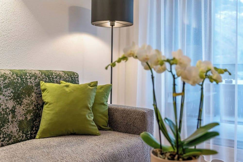 Entire apartment, Lovely apartment for 10 people with Wifi, Tv and balcony in Zell am Ziller, Ziller valley alps