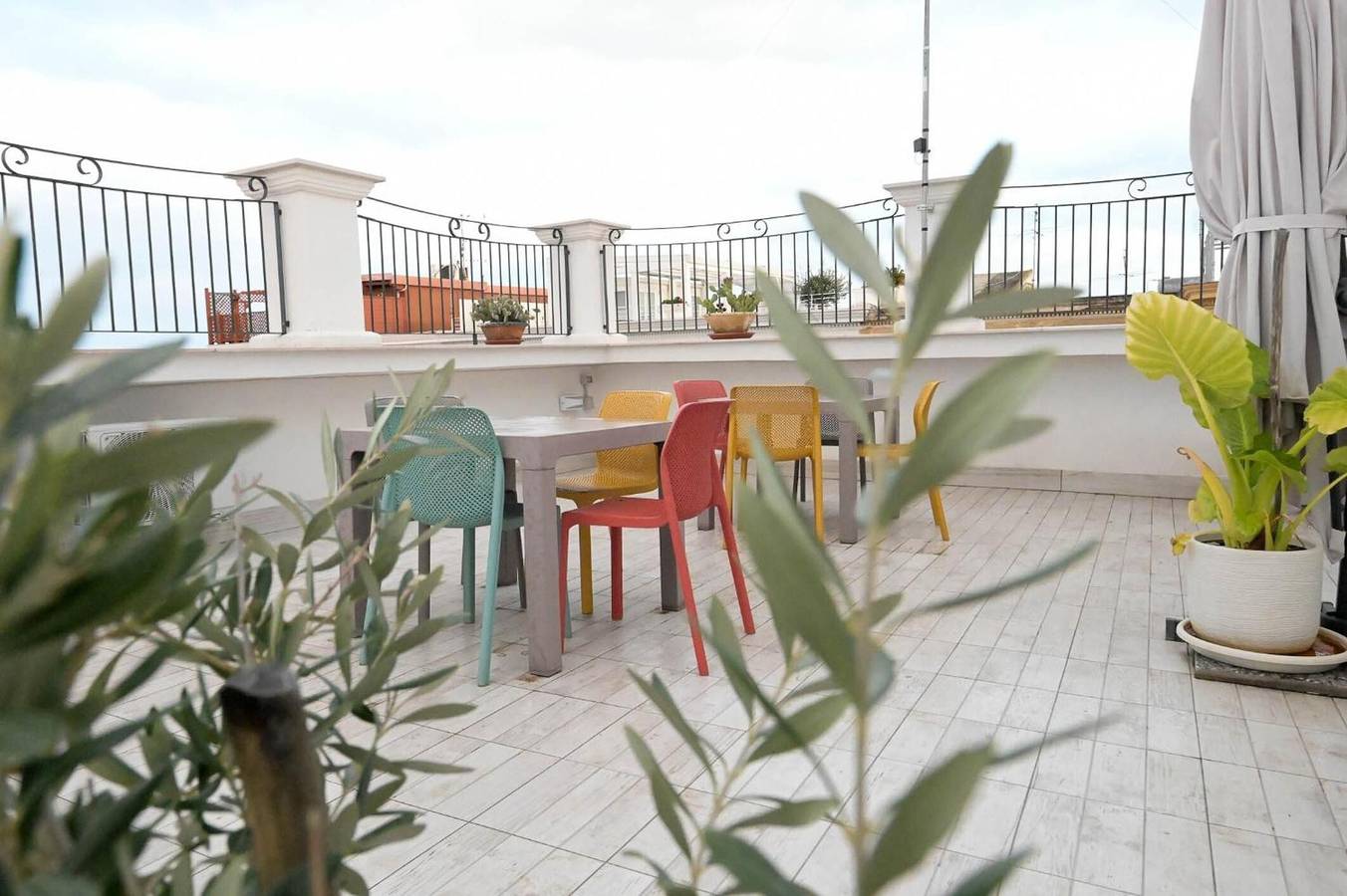Zimmer 'Camera Tripla - Orchidea Celeste' mit Meerblick, Wlan und Klimaanlage in Manfredonia, Gargano