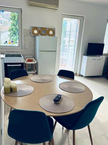 Ferienwohnung für 5 Personen, mit Ausblick und Terrasse, mit Haustier in Budva