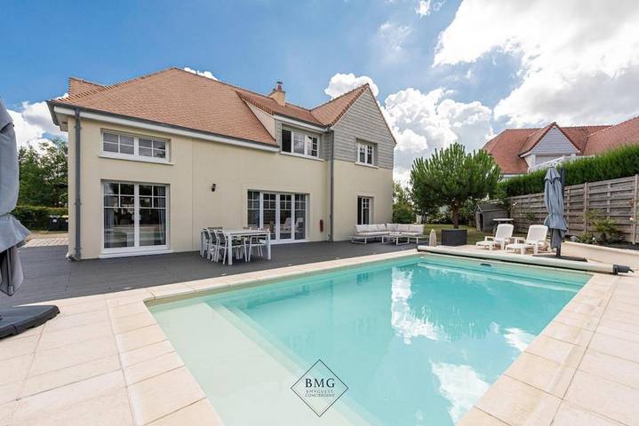 Location de vacances pour 12 personnes, avec jardin et piscine ainsi que vue et terrasse à Magny-le-Hongre - 3