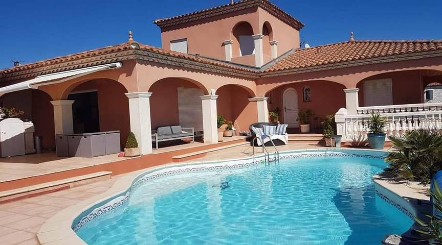 Chambre d’hôte pour 2 personnes, avec piscine ainsi que jacuzzi et jardin