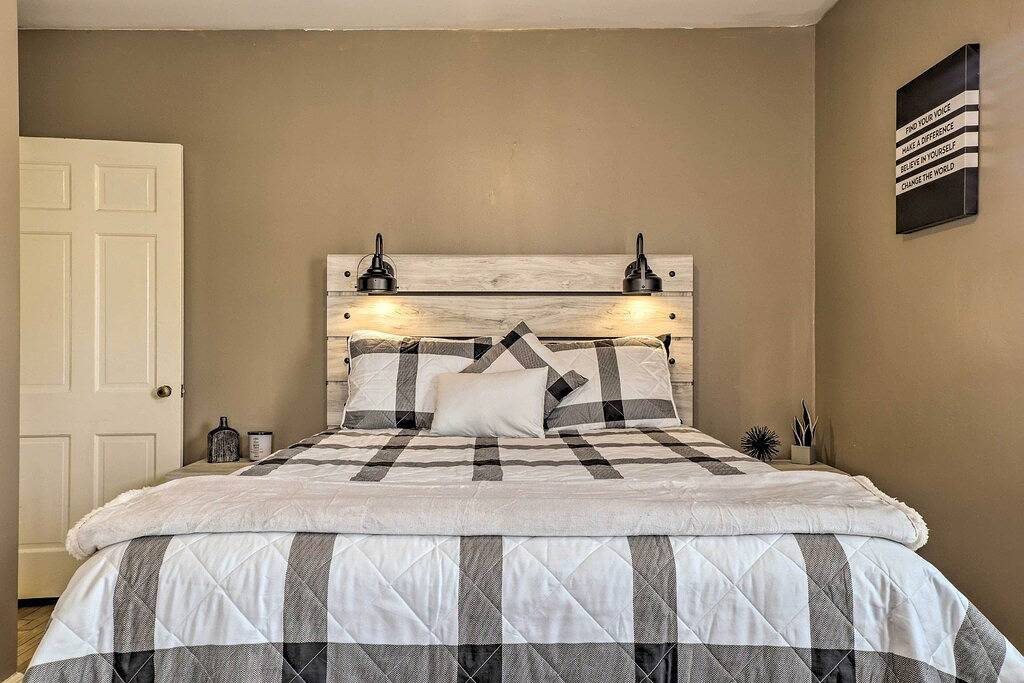 Chic & Cozy Greensboro Home, 2 Mi to Dtwn! in Greensboro, Guilford County