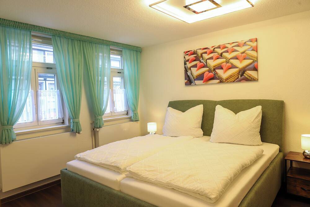 Ganze Wohnung, ☆Hochwertig ☆Gemütlich ☆Regendusche ☆Terrasse ☆Gartenhaus ☆Parkplatz in Neustadt/Harz, Harzvorland