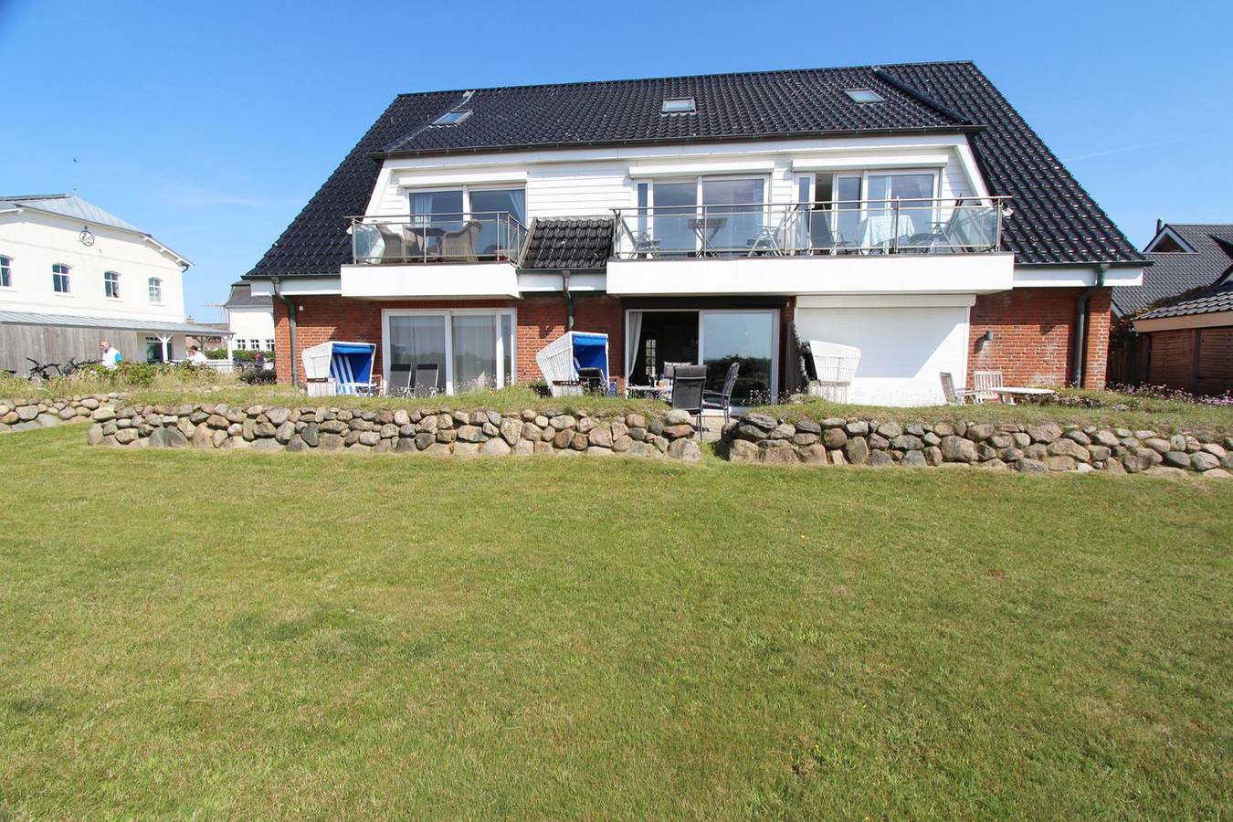 Ganze Wohnung, Hell gestaltete Ferienwohnung in exponierter Lage am Wenningstedter Strand in Wenningstedt, Sylt