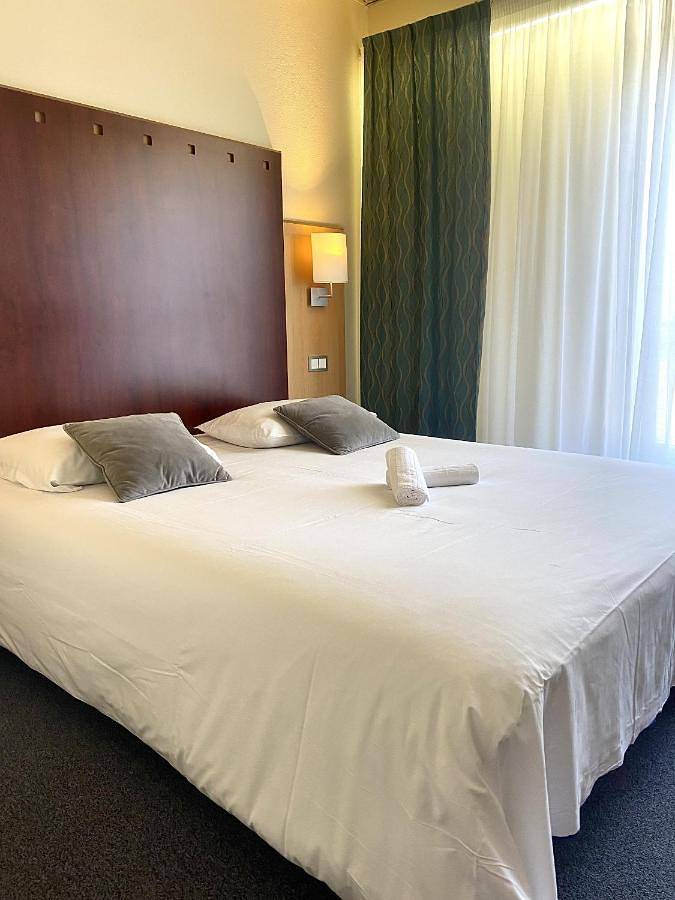 Hôtel pour 3 personnes, avec jardin à Vouillé - 2