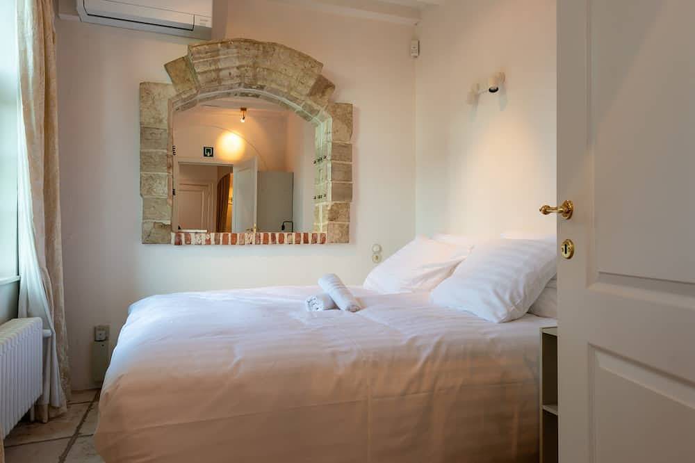 Luxe villa (12p) with pool in Houthalen, Houthalen-Helchteren