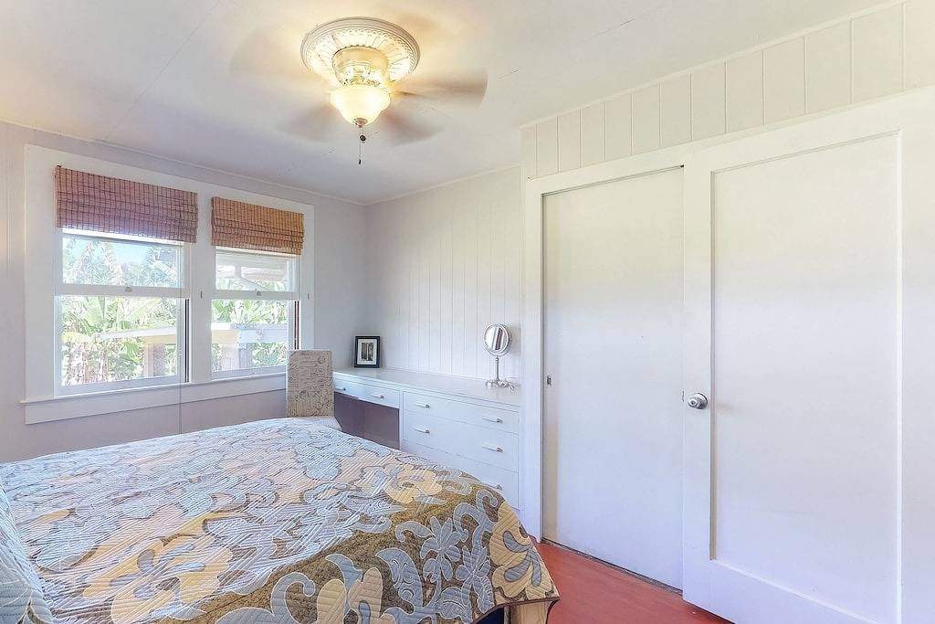 Landhaus mit W / D, Wifi, Holzböden. In der Nähe von Hilo & 4 Mile Scenic Drive in Papaikou, Hamakua