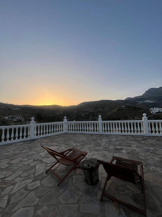 Casa rural para 8 personas, con jardín y terraza además de vistas y piscina en Ítrabo - 4