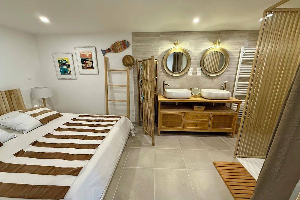 Entire apartment, Bright, new, very well-equipped T2 apartment, quiet, dedicated parking space. in Istres, Istres region