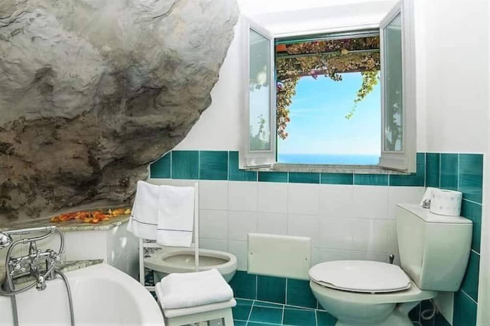 Honeymoon Amalfi •Private Sea View Terrace -Pet Friendly - Stone Bathroom in Spiaggia Duoglio, Amalfi