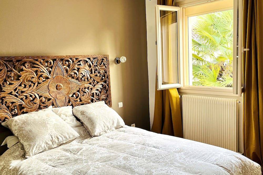 2 Storey House with garden, central Bergerac, spacious and bright. Parking privé in Bergerac, Périgord Pourpre