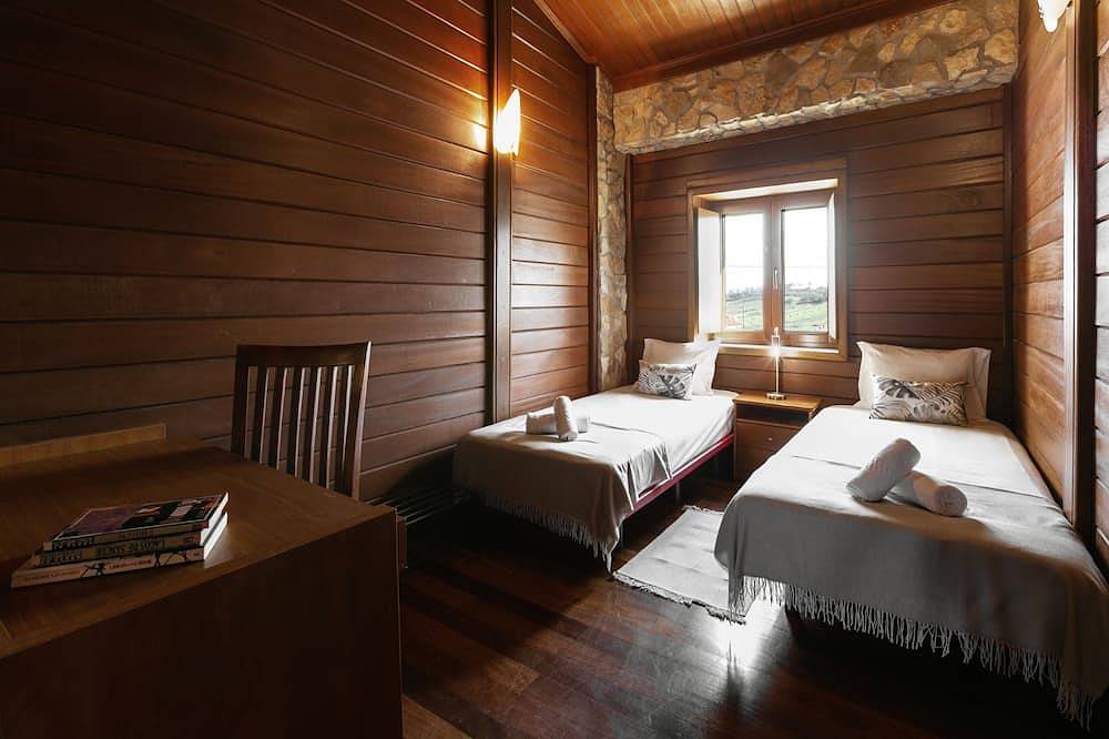 Ganze Wohnung, Unique Wooden Cottage in Vau, Leiria District
