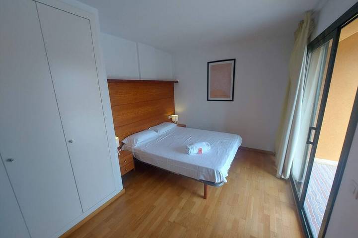 Villa in Strandnähe mit privatem Pool und unbegrenztem WLAN. in l'Escala, Oberampurien