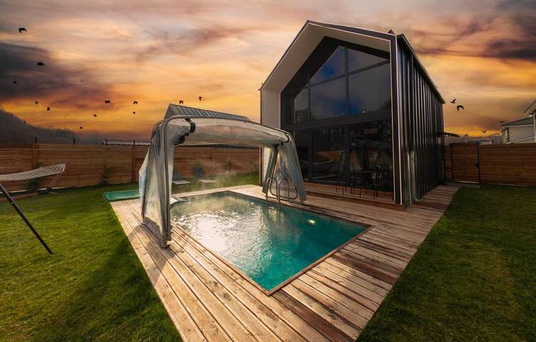 Chalet para 4 personas, con piscina además de jardín y jacuzzi - 1