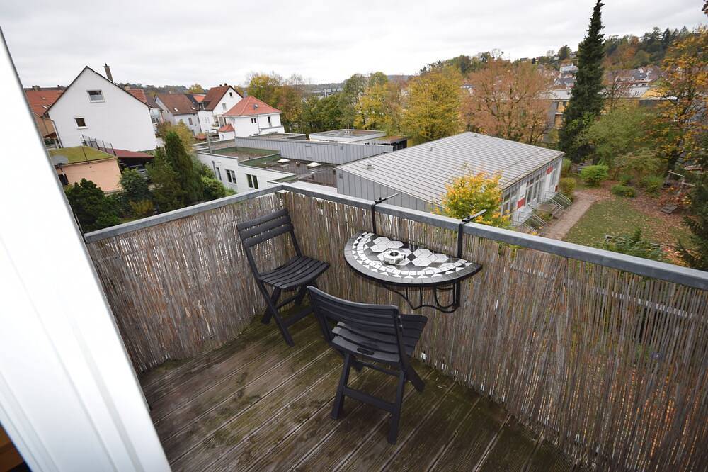Ganze Wohnung, Nahe der Hochschule mit Balkon (1.2) - Businessfreundlich! in Biberach an der Riß, Oberschwaben