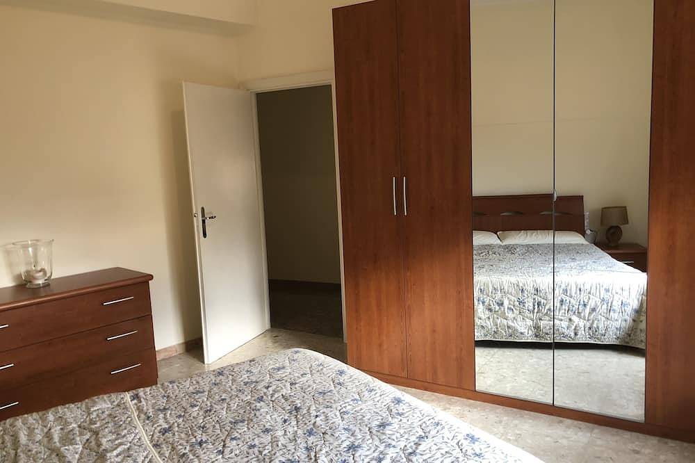 Ganze Wohnung, Modernes, helles, großes Apartment mit 2 Schlafzimmern in Fondi City in Fondi, Latina Provinz