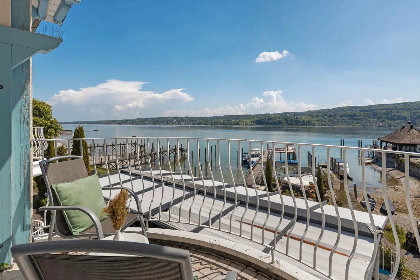 Doppelzimmer mit herrlichem Seeblick und großem Balkon in Reichenau, Untersee