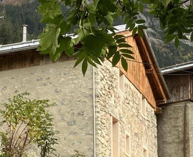 Gîte pour 10 personnes, avec Balcon et Terrasse ainsi que Jardin et Vue à Planay