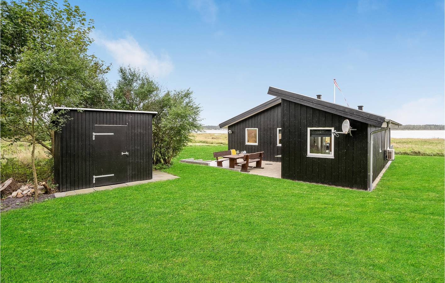 Holiday home for 6 people with terrace in Limfjord in Westjütland