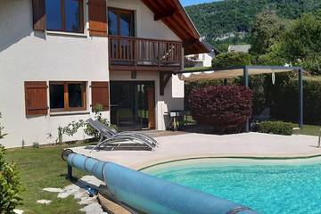 Location de vacances pour 10 personnes, avec balcon et jardin à Quintal