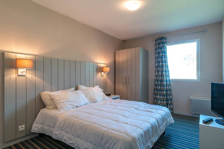 Gîte pour 4 personnes, avec terrasse ainsi que jardin et piscine à Concarneau - 4