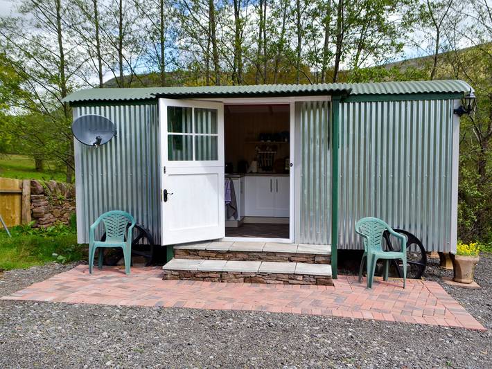 Glamping for 2 people, with Garden in South-Wales