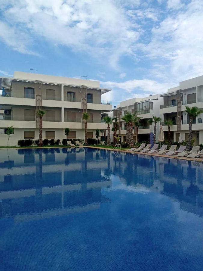 Appartement de vacances pour 6 personnes, avec bassin pour enfant et jardin ainsi que piscine et vue
