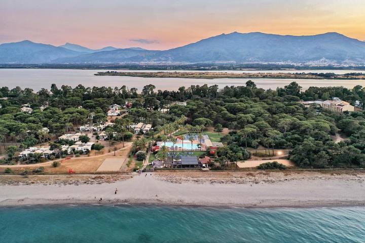 Hotel für 5 Personen, mit Terrasse und Pool in Borgo