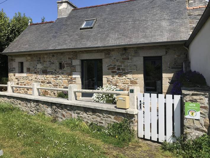 Gîte pour 2 personnes, avec Terrasse et Jardin à Plouguiel