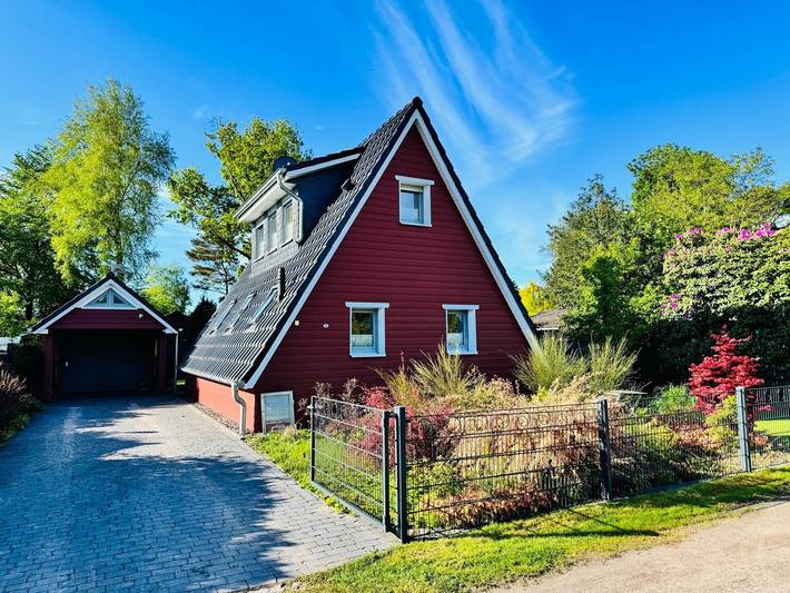 Holiday Home 'See Lodge' with Wi-Fi in Wiefelstede, Ammerland