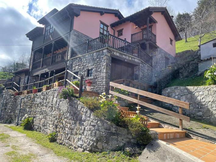 Casa rural para 10 personas, con balcón y vistas en Piloña