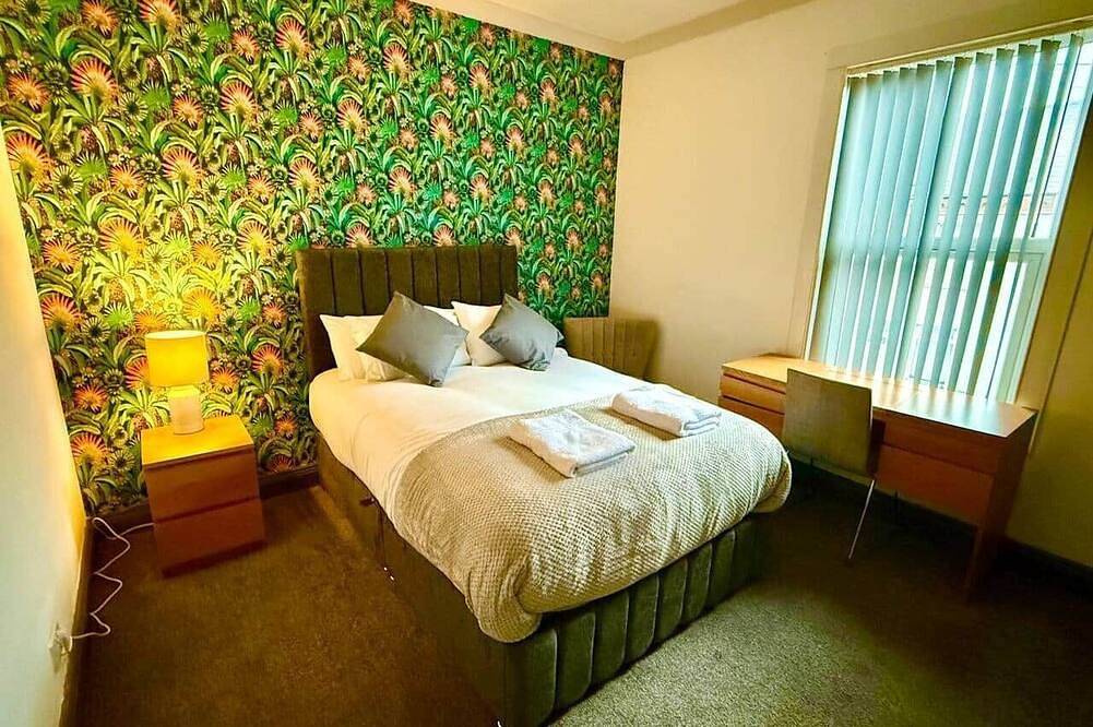 Stylish4Bed Home–Ideal for Leisure&Corporate stays in Coventry, Birmingham Area