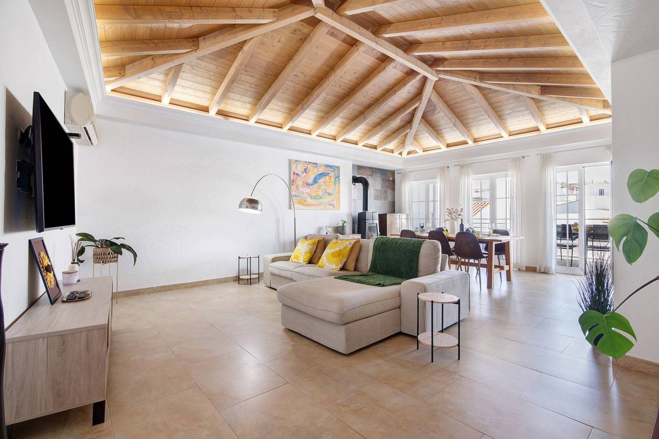 Appartement entier, Maison de vacances 'Flor De Sol House' avec terrasse privée et Wi-Fi in Tavira, Tavira (Santiago)