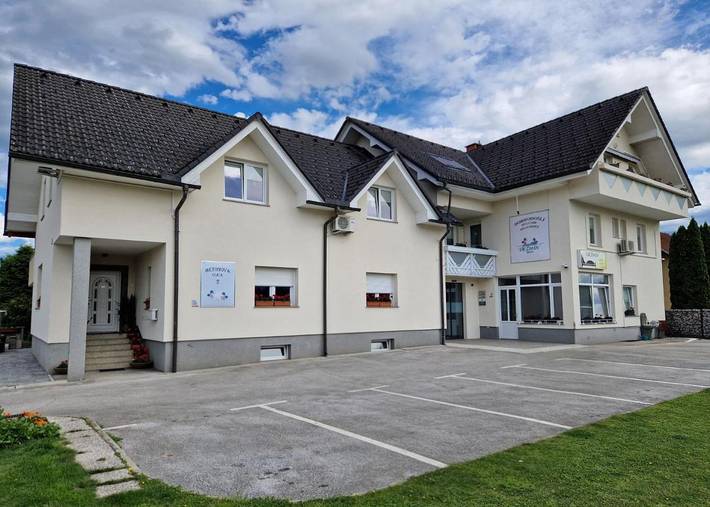 Location de vacances pour 2 personnes, avec sauna ainsi que jardin et vue à Kranj