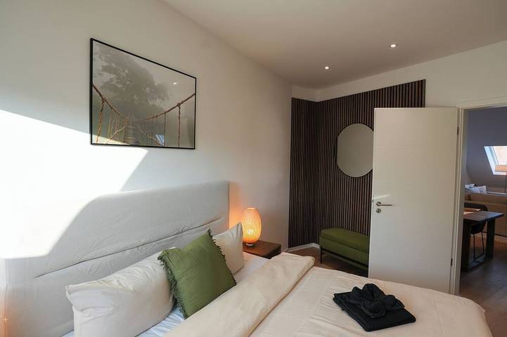 Ganze Wohnung, 120 m² Luxus-Penthouse - Sky View Terasse - 2 Schlafzimmer - Neu und Design in Leipzig-Ost, Leipzig
