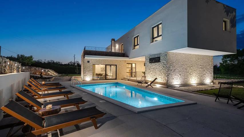 Villa für 8 Personen, mit Garten und Pool sowie Terrasse - 1