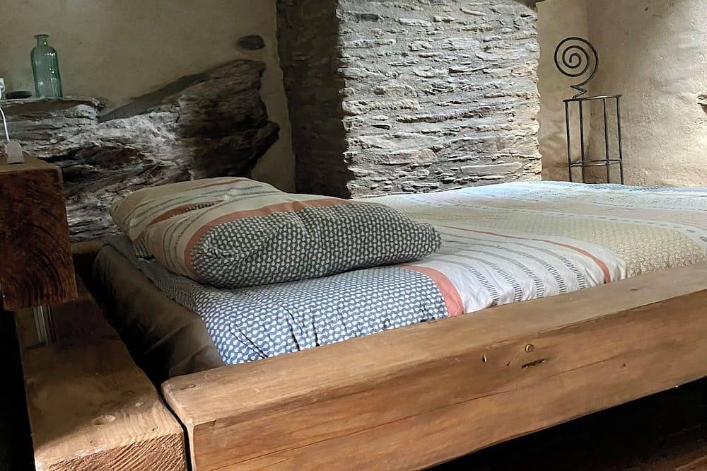 Gîte isolé en Cévennes, piscine naturelle-spéciale réduction mois de juillet in Saint-Germain-de-Calberte, Parc national des Cévennes