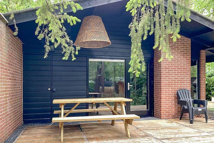 Ferienhaus für 4 Personen, mit Whirlpool und Garten sowie Sauna
