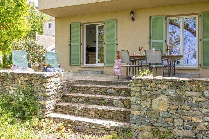 Gîte pour 4 personnes, avec jardin et terrasse à Barbaggio