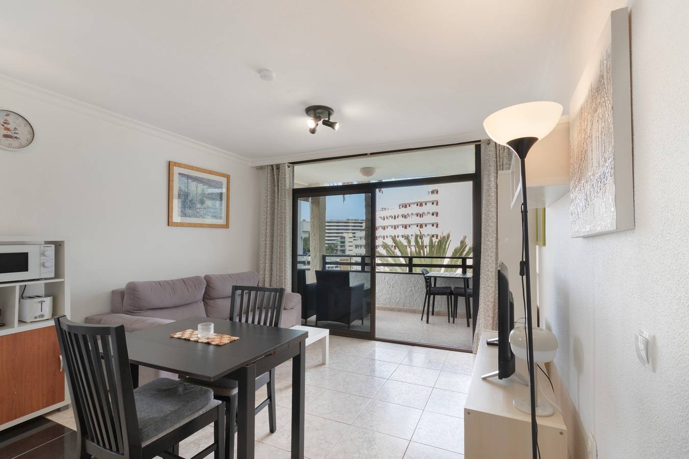 Entire apartment, Holidays 'White Lily of the Canary Islands' with Shared Pool, Balcony and Wi-Fi in Maspalomas, San Bartolomé de Tirajana
