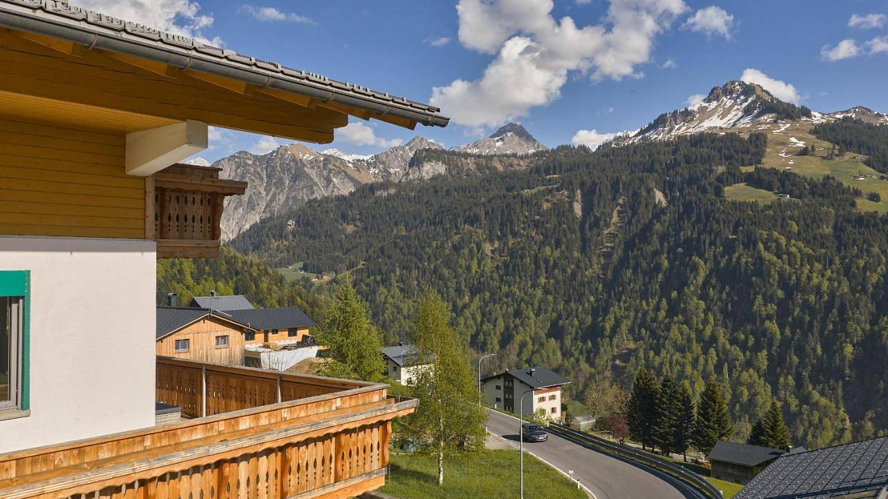 Geheel appartement, Four-Bedroom Apartment with Balcony in Sonntag, Bezirk Bludenz