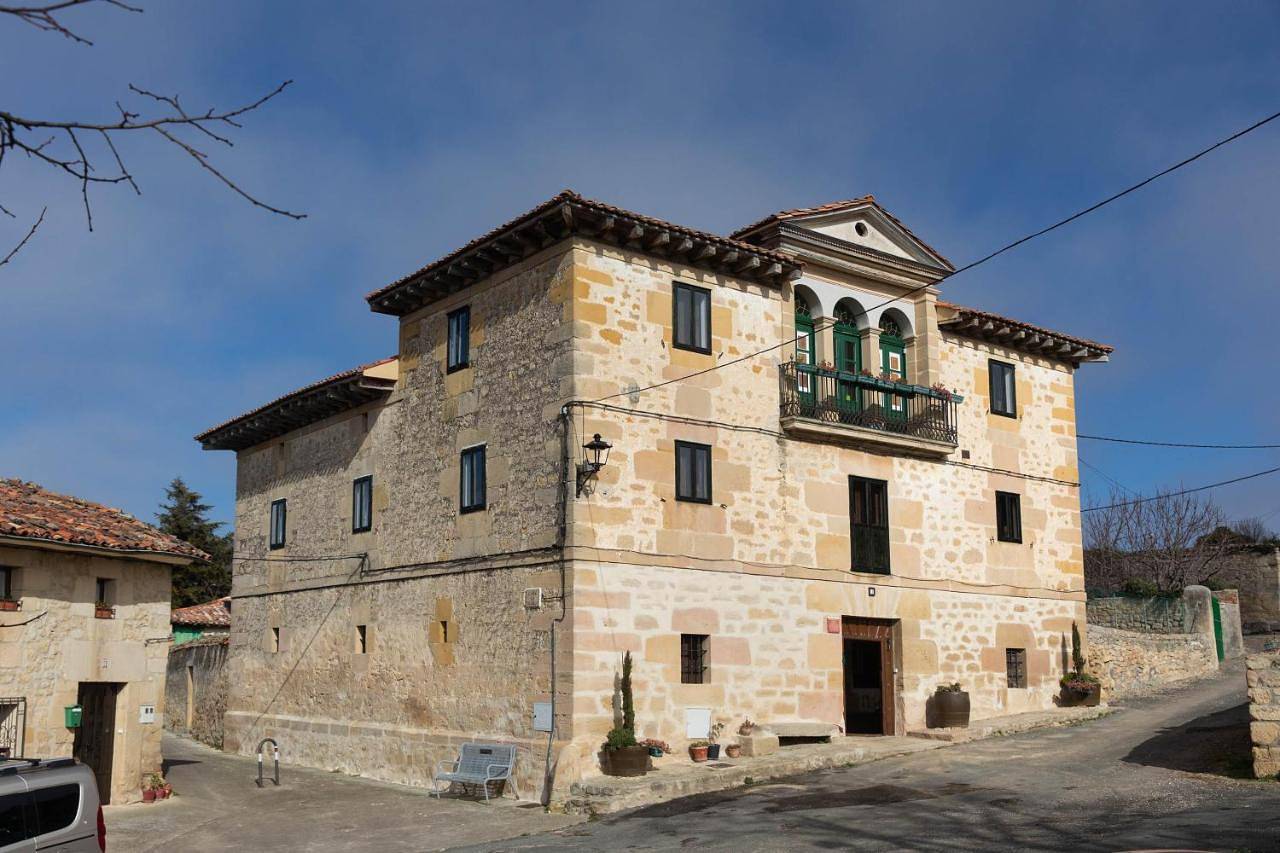 Casona Indiana de Ayuelas in Miranda de Ebro, Cordillera Cantábrica