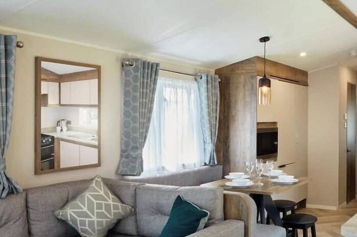 Glamping for 8 people in Northamptonshire