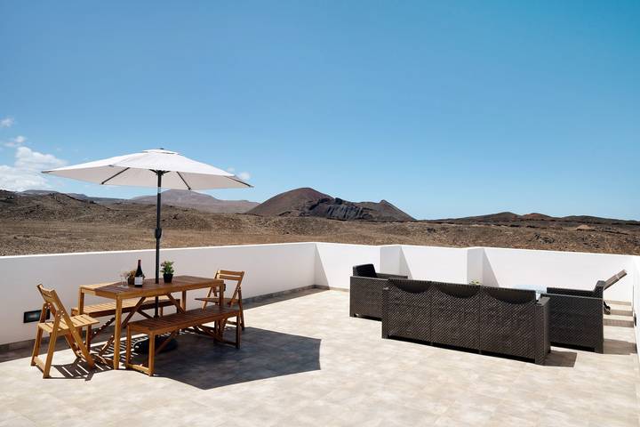 Casa de vacaciones 'Brisa 3' con vistas al mar, Wi-Fi y aire acondicionado in La Santa, Tinajo