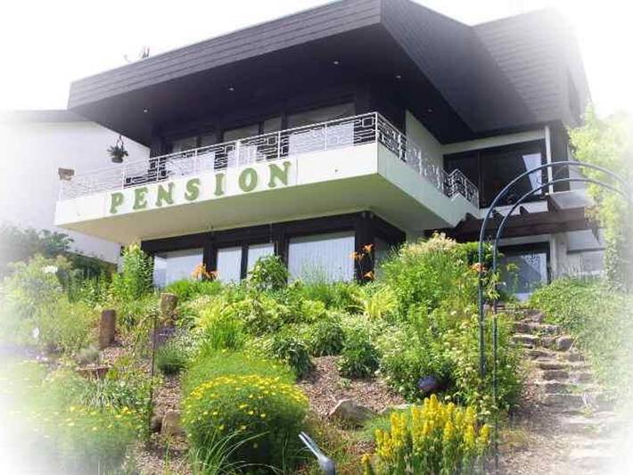 Ferienwohnung für 2 Personen, mit Balkon und Terrasse sowie Garten